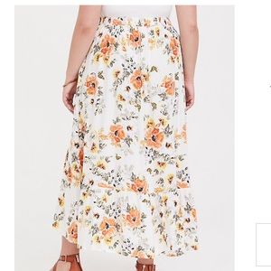 Torrid ivory floral challis hi-low maxi skirt